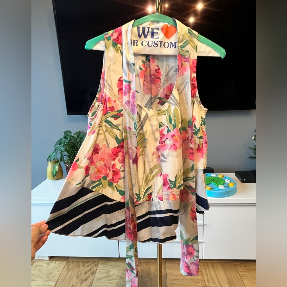 Floral Blouse size M